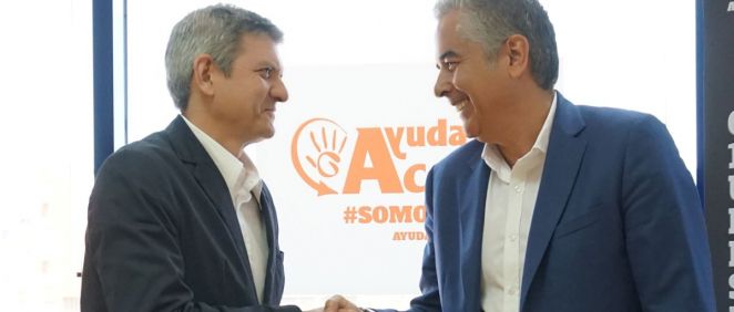 De izq. a dcha.: Fernando Mudarra, director general de AA; y Miguel García Lamigueiro, director de Comunicación de DKV.