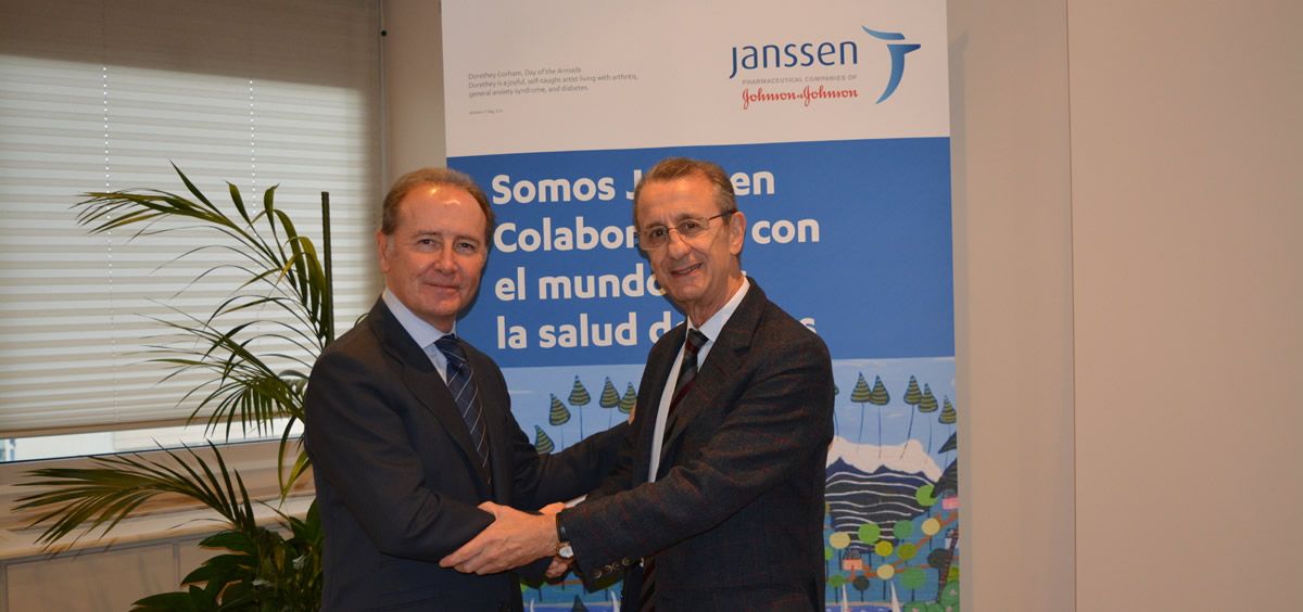 De izq. a dcha.: Martín Sellés, presidente y consejero general de Janssen; y Juan Gómez Reino, presidente de la SER, durante la firma del acuerdo.