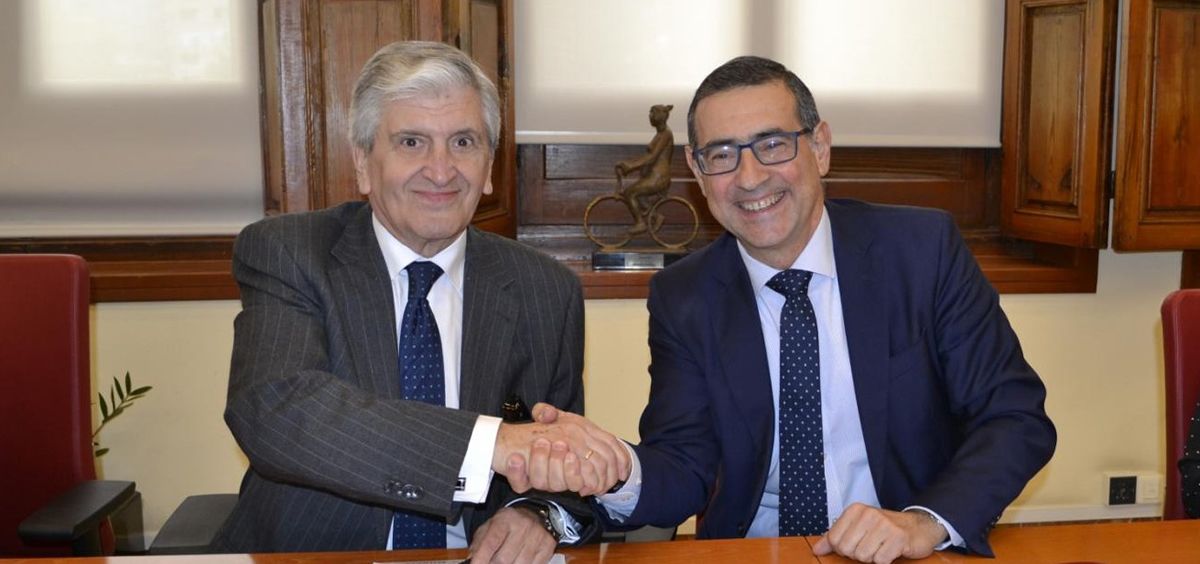 Firma del convenio entre la Fundación Asisa y la Universidad de Murcia