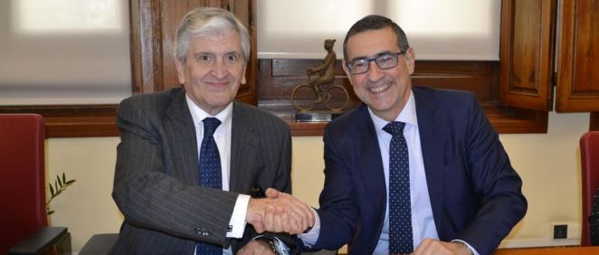 Firma del convenio entre la Fundación Asisa y la Universidad de Murcia