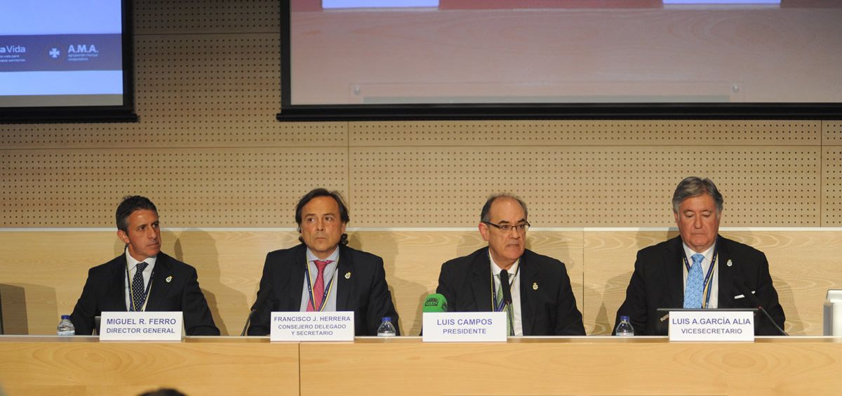 Miguel R. Ferro, Francisco J. Herrera, Luis Campos y Luis A. García Alia, durante la Asamblea General de A