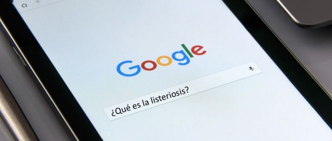 La alarma social llevó a la población a resolver sus dudas sobre la listeriosis a través de Internet (Fotomontaje ConSalud.es)