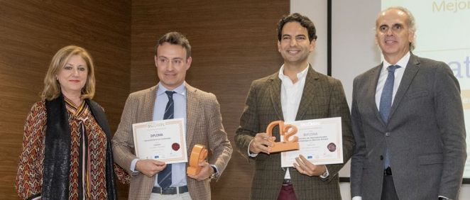 Roberto Martín Reyes y Nicolás Achkar Tuglaman en la recogida del premio (Foto. Óscar Frutos)
