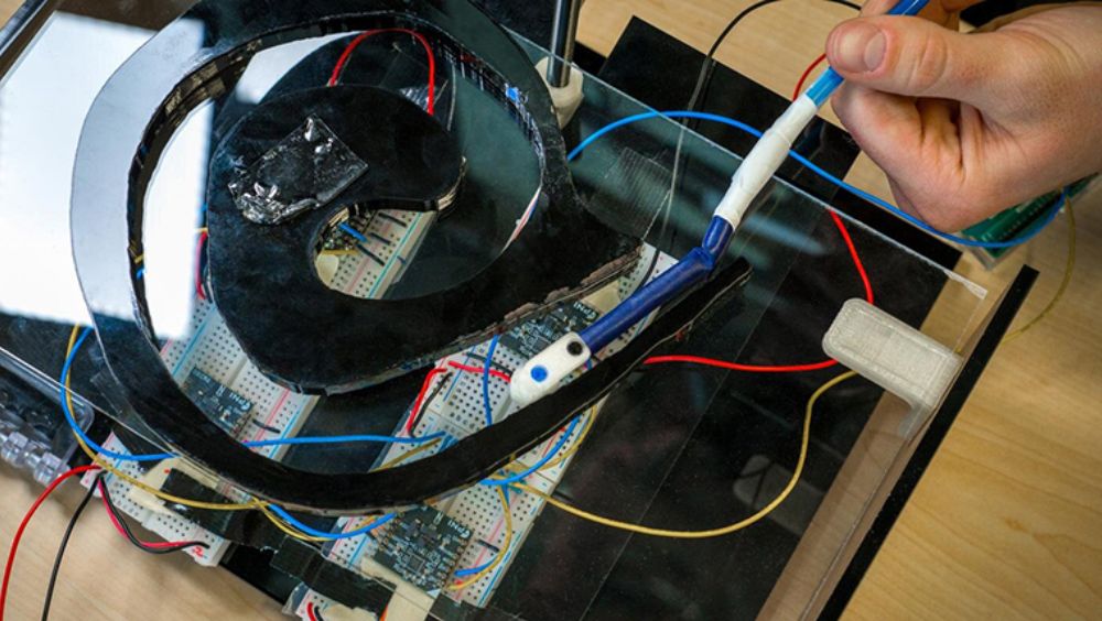 Sistema de seguimiento magnético para robots quirúrgicos flexibles (Foto. Universidad de California)