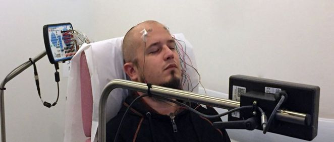 Los electrodos de tatuaje posibilitan la monitorización cerebral EEG a largo plazo (Foto. Universidad Tecnológica de Graz)