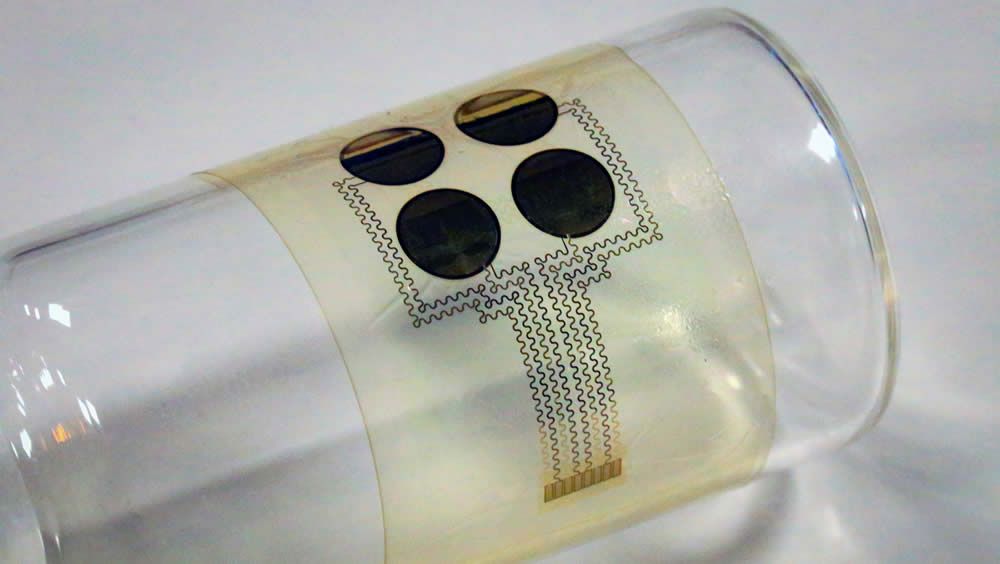 Un sensor portátil para ayudar a los pacientes con ELA a comunicarse (Foto. MIT)