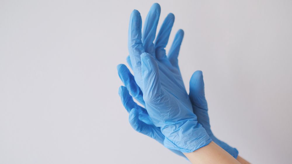 Búho Absurdo El actual Un dispositivo ayuda a ponerse los guantes estériles