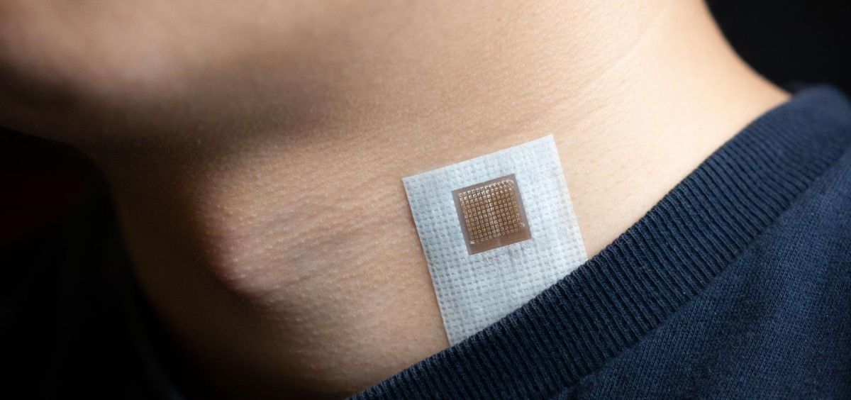 Este parche para la piel utiliza ultrasonidos para medir señales cardiovasculares. (Foto. Nature Biomedical Engineering. Universidad de California San Diego)