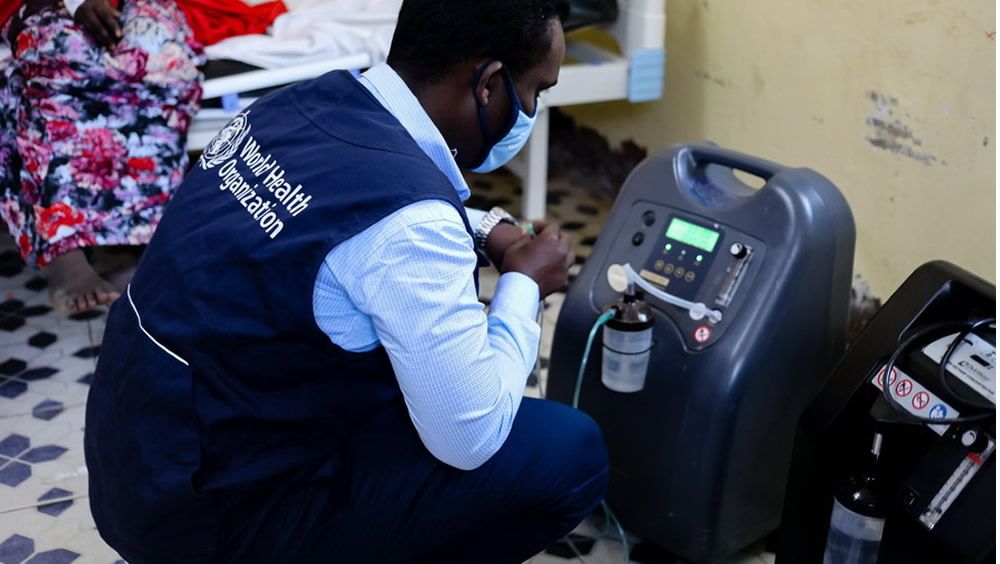 Sistema de oxígeno médico alimentado por luz solar en Somalia (Foto. OMS)