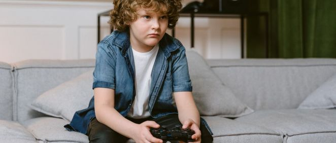Niño jugando a videojuegos (Foto. Pexels)