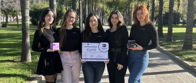 Coral Blanquer, Sara Pérez, Ekaterina Panova, Elena Bernabé y Laura Almendros, las creadoras de Fluyo. (Foto. Fluyo)
