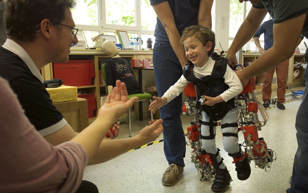El primer exoesqueleto infantil del mundo para atrofia muscular espinal es español