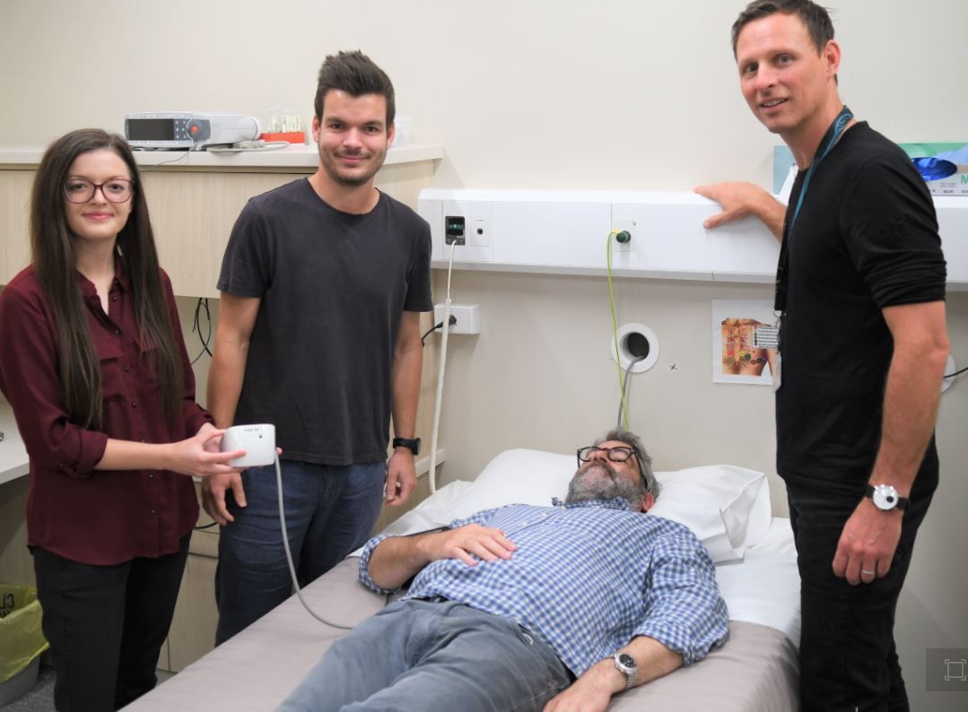 La Dra. Hannah Scott, a la izquierda, el Dr. Bastien Lechat y el profesor Danny Eckert (Foto: FHMRI Sleep Health Universidad de Flinders)