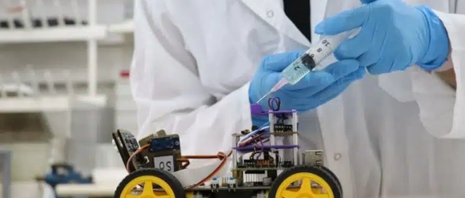 El robot con el sensor biológico (Foto: Universidad de Tel Aviv)