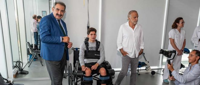 Prueba de 'Atalante X', el exoesqueleto del Hospital Nacional de Parapléjicos para "lesiones incompletas". (Foto: Consejería de Sanidad de Castilla-La Mancha)