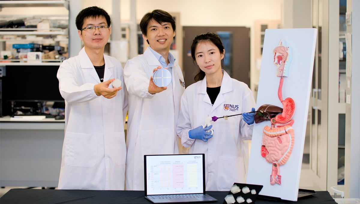 Los investigadores Cheng Wen, Benjamin Tee y Wang Xinyu del proyecto ‘eAir’ (Foto: NUS)