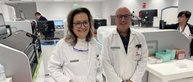 Maria Salinas y Mauricio Mínguez, del Hospital Sant Joan d'Alacant, desarrollador de un algoritmo para predecir precozmente la artritis (Foto: Generalitat Valenciana)