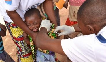 Voluntarios de MSF atendiendo la epidemia de cólera en Congo en 2017. (Foto. Candida Lobes)