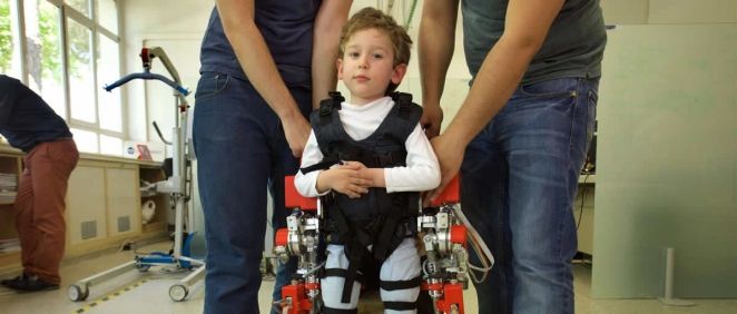 El primer exoesqueleto pediátrico portable del mundo se utilizará, en fase de prueba, en el Hospital Sant Joan de Déu