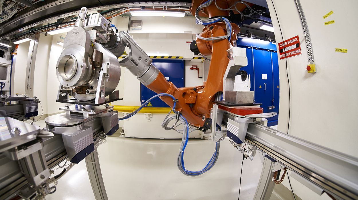La producción de estos isótopos está manejada por robots porque son radioactivos. Imagen: Maximilien Brice/CERN.