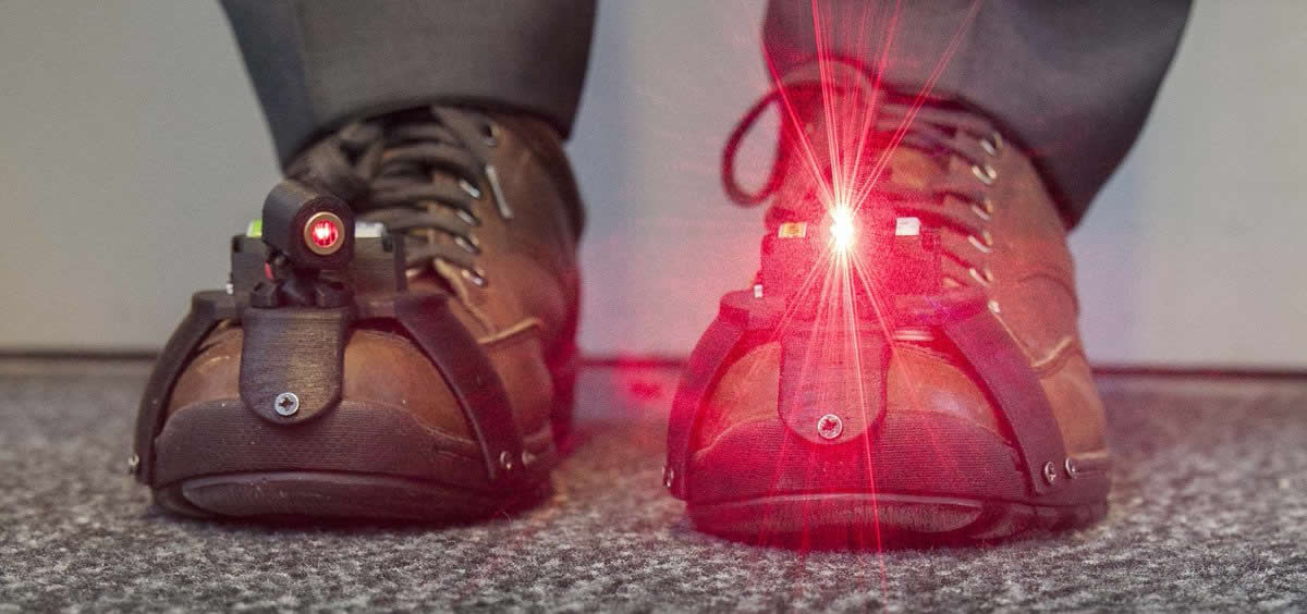 Zapatos con punteros láser integrados desarrollados por la Universidad de Twente y el Centro Médico de la Universidad de Radboud