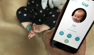 La pulsera inteligente permite controlar la salud del bebé
