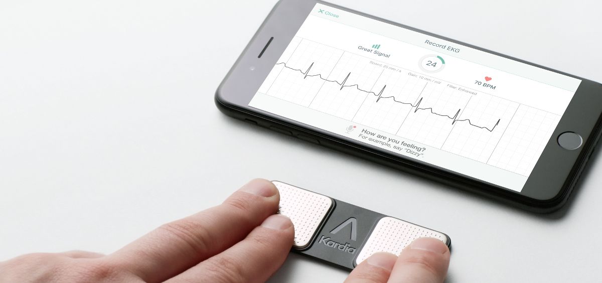 Kardia es un dispositivo realizado por AliveCor (EE.UU) y Alive Health Systems (España).