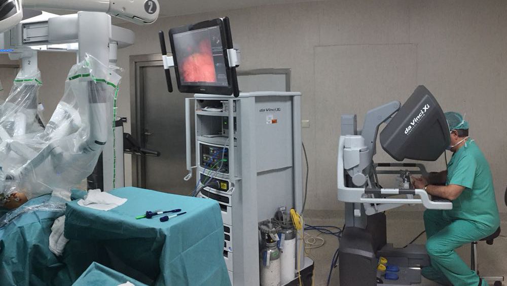 España cuenta con unos 50 Robot Da Vinci, como el de la imagen, repartidos entre hospitales públicos y privados