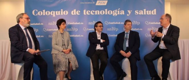 De izquierda a derecha: Juan Blanco, Mercedes Herrero, Julio Mayol, Antonio López Farré y Fidel Campoy, durante el 'Coloquio de tecnología y salud'