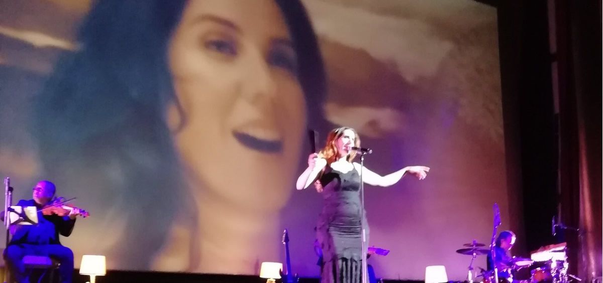 La cantante Diana Navarro durante su actuación en la gala de presentación de Salup del Grupo PSN