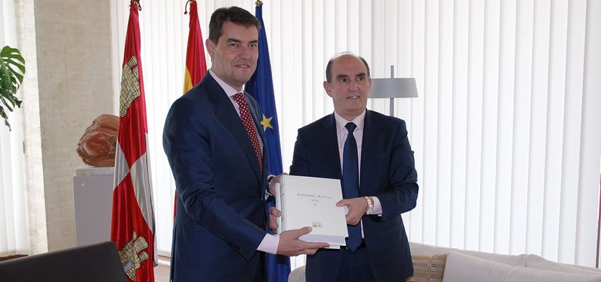 El presidente de las Cortes de Castilla y León, Ángel Ibáñez, ha recibido el Informe que el Procurador del Común, Tomás Quintana