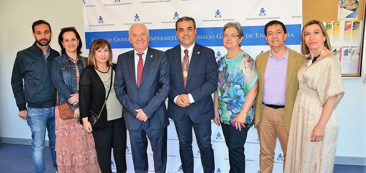 Foto de familia del encuentro mantenido este viernes entre el Consejo General de Enfermería y el Colegio Oficial de Enfermería de Guadalajara.