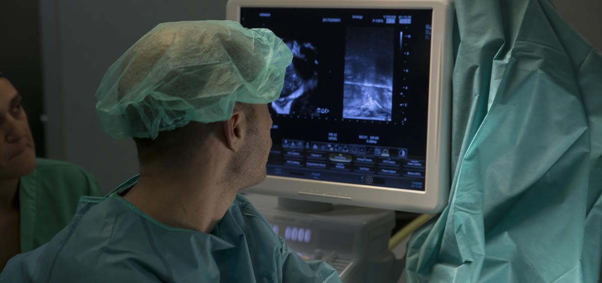 La biopsia por Eco Fusión es una técnica no invasiva que permite al radiólogo detectar áreas sospechosas