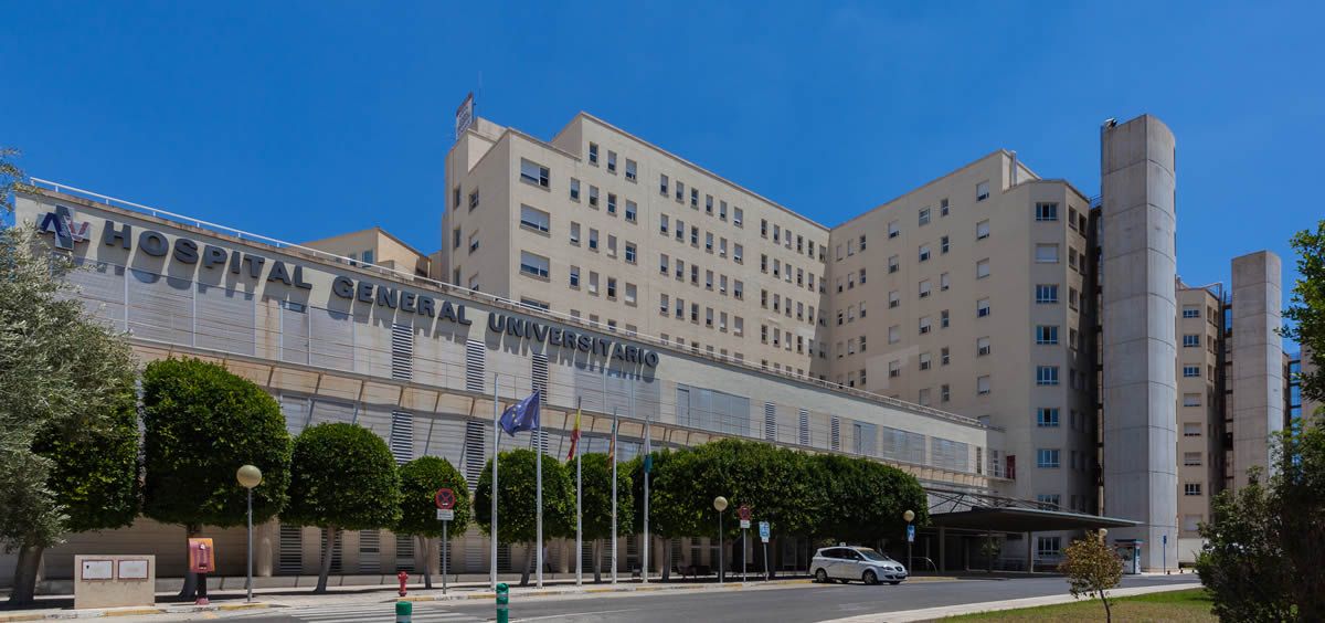 Fachada del Hospital General Universitario de Alicante (Foto. Wikipedia)