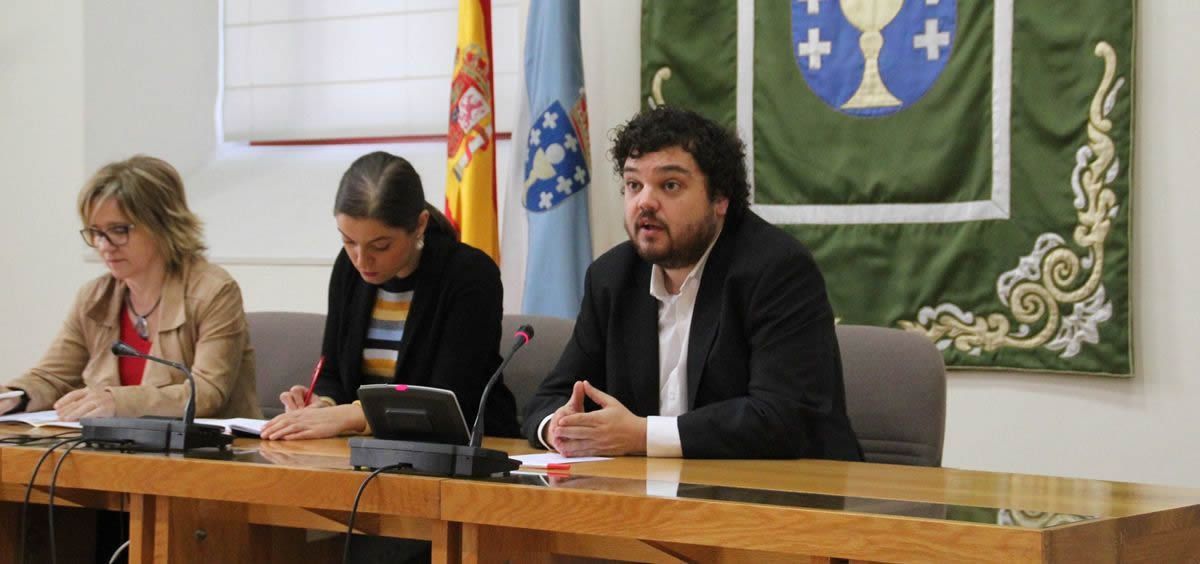 Eva Solla, de En Marea, Montse Prado, de BNG, y Julio Torrado, de PSdeG