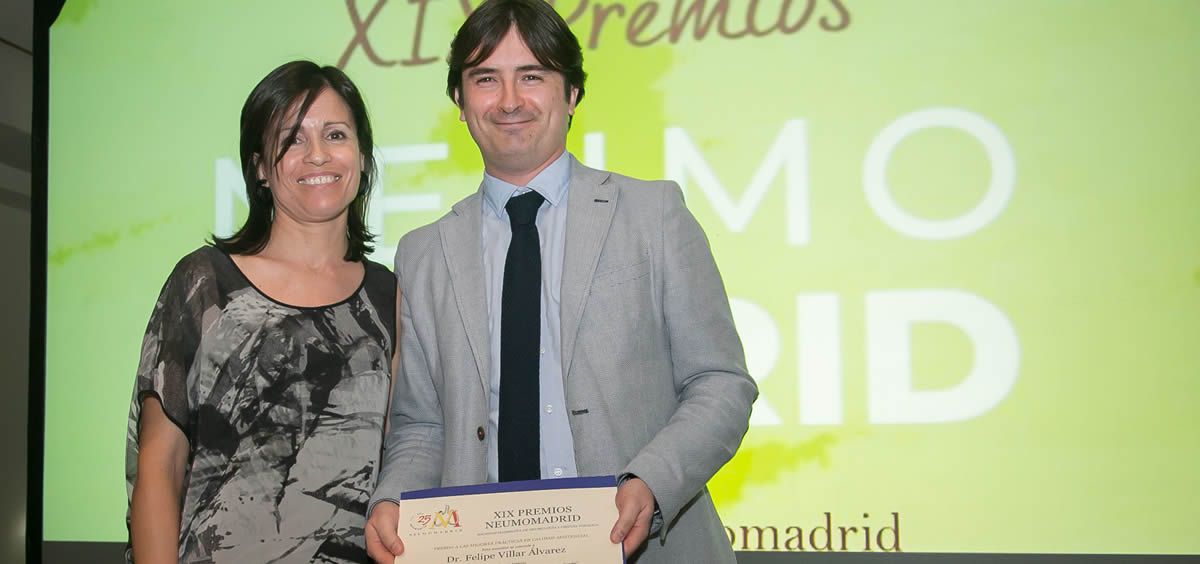 El doctor Felipe Villar en la entrega del premio (Foto de ConSalud)
