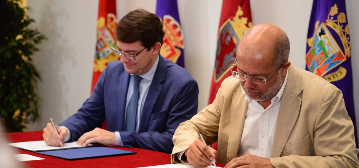 Mañueco e Igea firman el acuerdo en Castilla y León (Twitter Ciudadanos CyL)