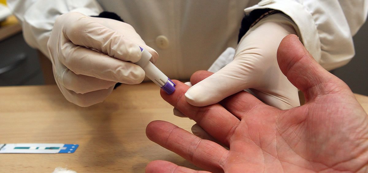 Realización de la prueba de VIH en farmacias (Foto. ConSalud.es)