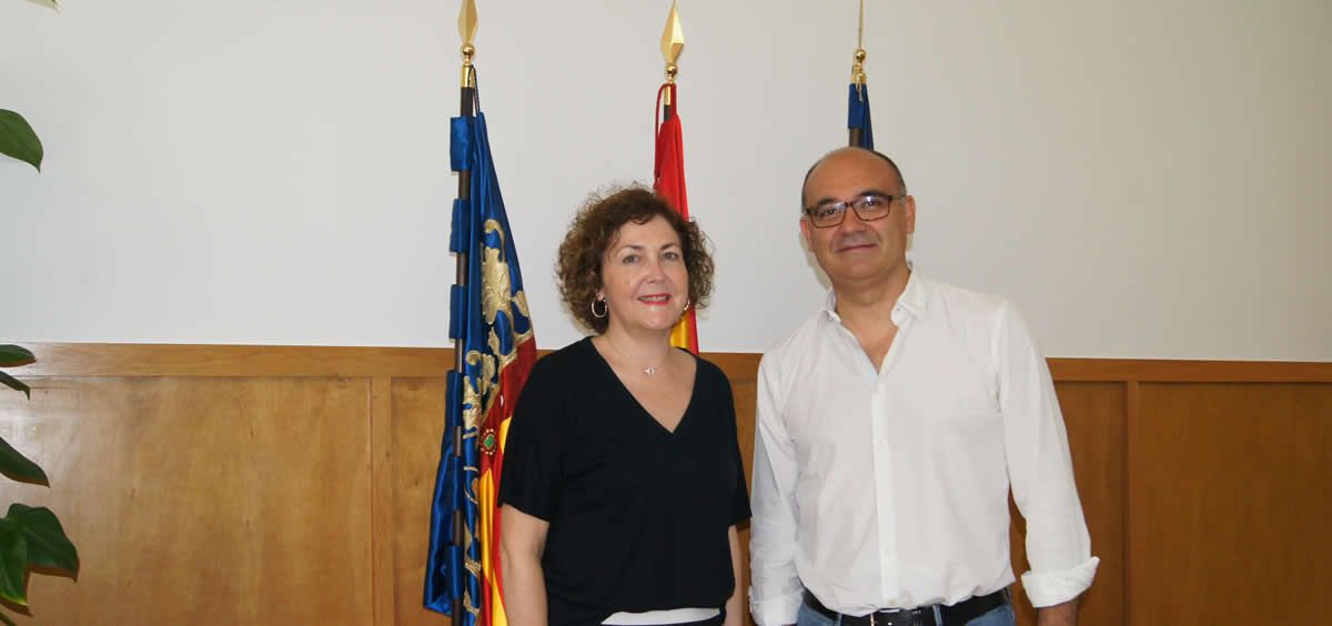 María Isabel Moya, presidenta de COMA, y Manuel Palomar, rector de la UA (Foto. ConSalud)