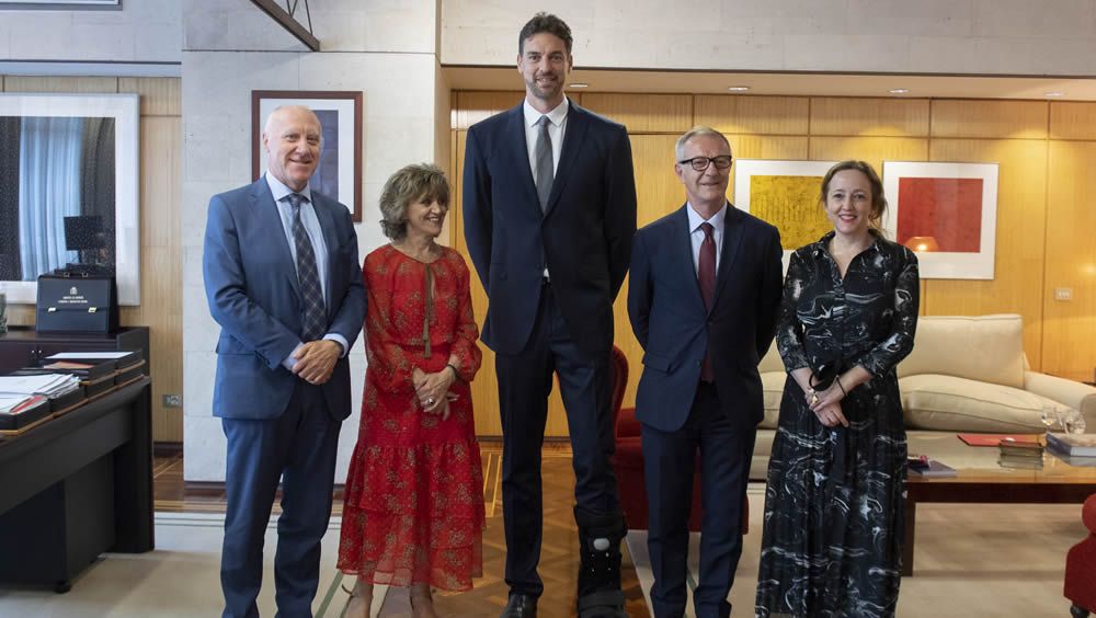 Pau Gasol recibe un premio por su labor contra la obesidad infantil