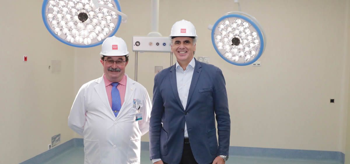 Domingo del Cacho, director gerente del Hospital Severo Ochoa; y Enrique Ruiz Escudero, consejero de Sanidad de la Comunidad de Madrid. (Foto. ConSalud)
