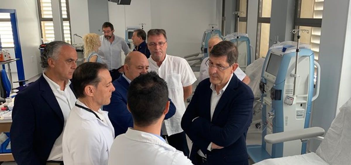 Manuel Villegas, durante su visita a la nueva Unidad en el Hospital Lorenzo Guirao. (Foto: Twitter CARM)