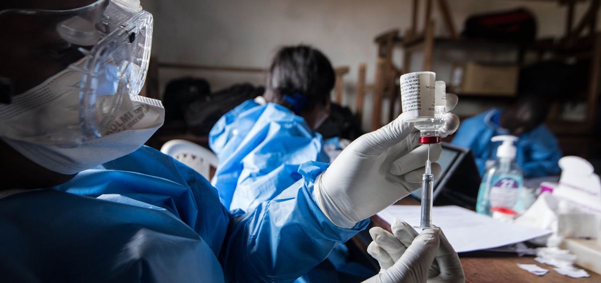 Equipo de vacunación contra el ébola en RDC (Foto: OMS / Junior Kannah)