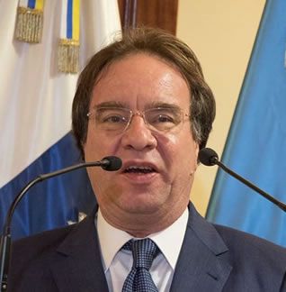 Amos José García Rojas, presidente de la Asociación Española de Vacunología. (Foto interior)