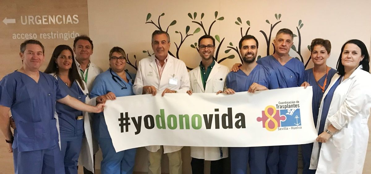 Miembros del Hospital Virgen Macarena (Foto. Twitter de la Consejería de Salud de Andalucía)