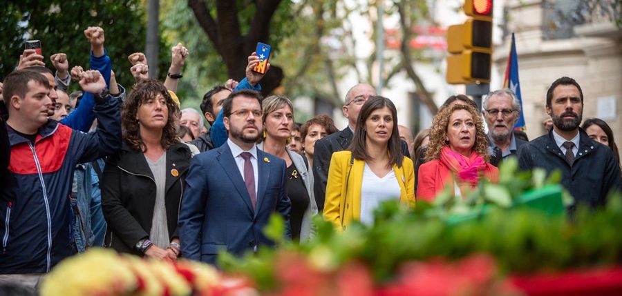 Alba Vergés, en segunda fila, junto a representantes de ERC (Foto. @Esquerra ERC)