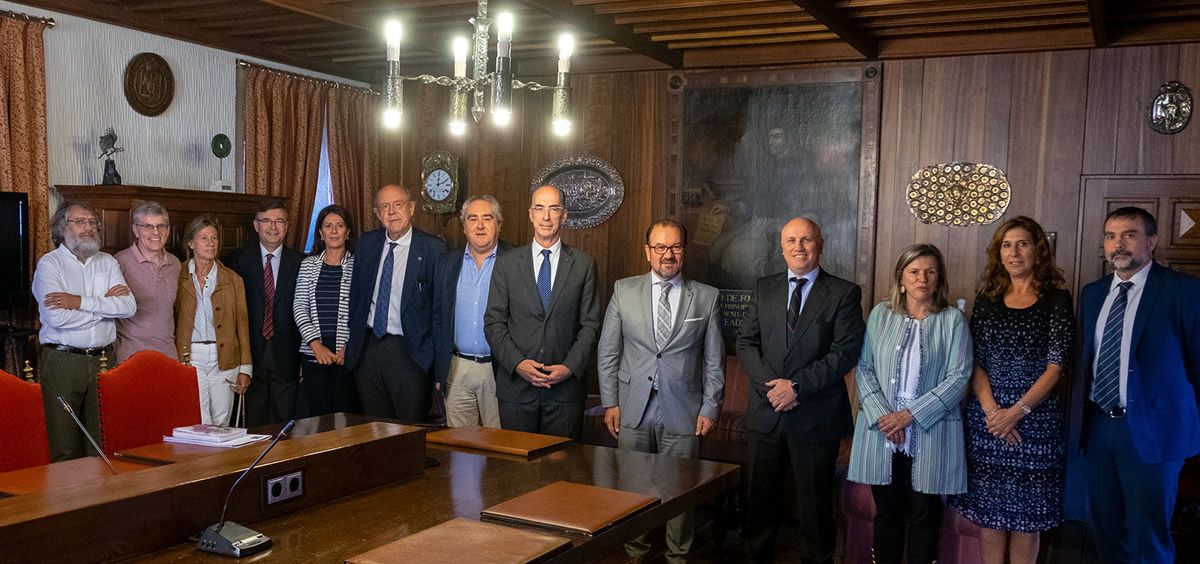 Reunión entre miembros del Sergas y la USC (Foto. Xunta de Galicia)