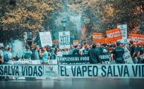 Vapeadores protestan ante el Ministerio de Sanidad en contra de la campaña anti tabaco del Gobierno. (Foto. Anesvap)