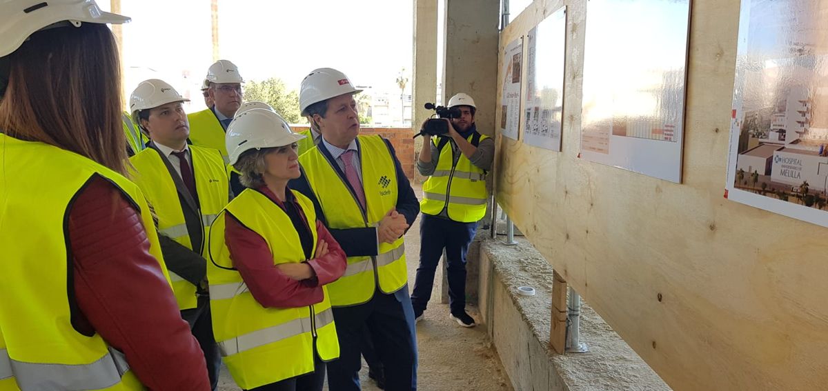 María Luisa Carcedo, ministra de Sanidad en funciones, en una reciente visita a las obras del Hospital de Melilla (Foto: Ministerio de Sanidad)