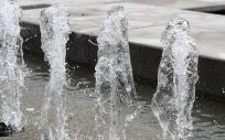 La legionelosis suele originarse en fuentes de agua, torres de refrigeración, espás, etc. (Foto. Pixabay)